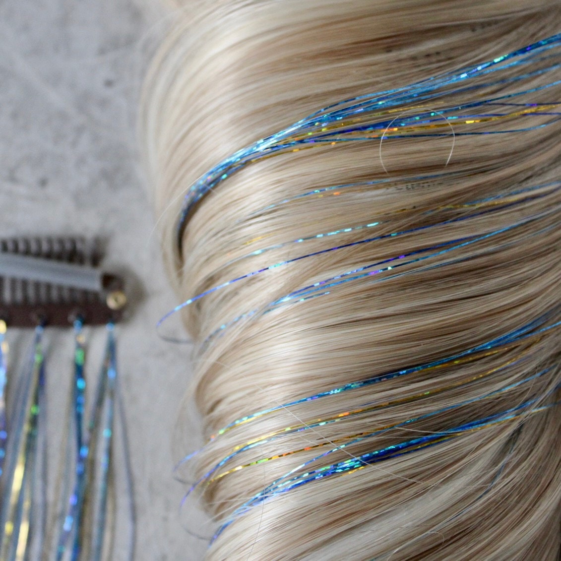 Vibrant tinsel hair clips in Philadelphia baseball City Connect theme colors, perfect for game day. Easy-to-use, reusable, and adds instant sparkle to any outfit. Effortlessly apply tinsel hair with WildMane clips. No appointments or tools required.